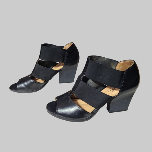 Women's 8.5M Abella True Comfort Black Stretch Strap Sandals - USED