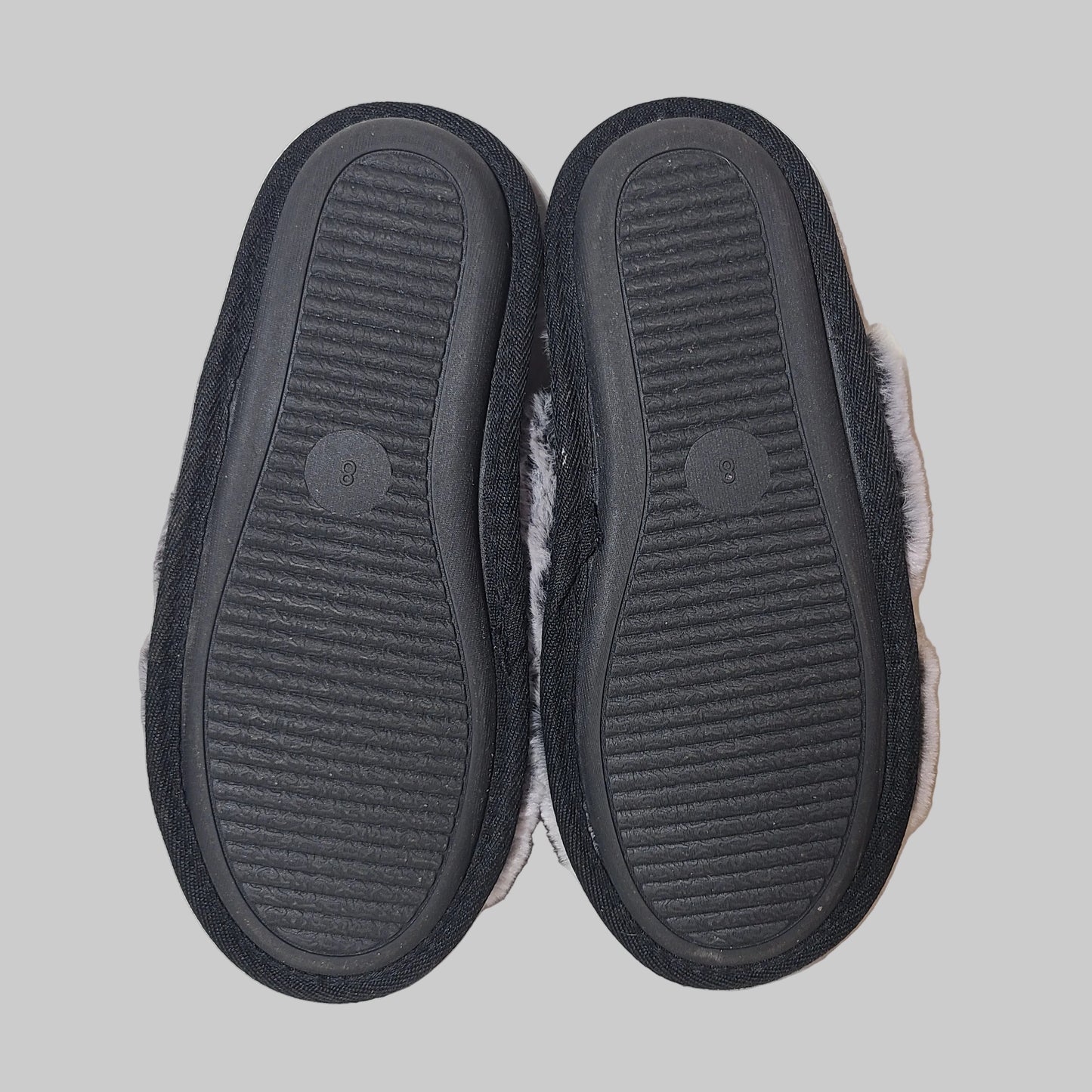 Women's 8 Joyspun Faux Fur X-Band Gray Slippers - USED