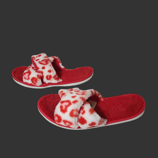 Women's 7-8 Red & White Leopard Heart Print X-Band Slippers - USED